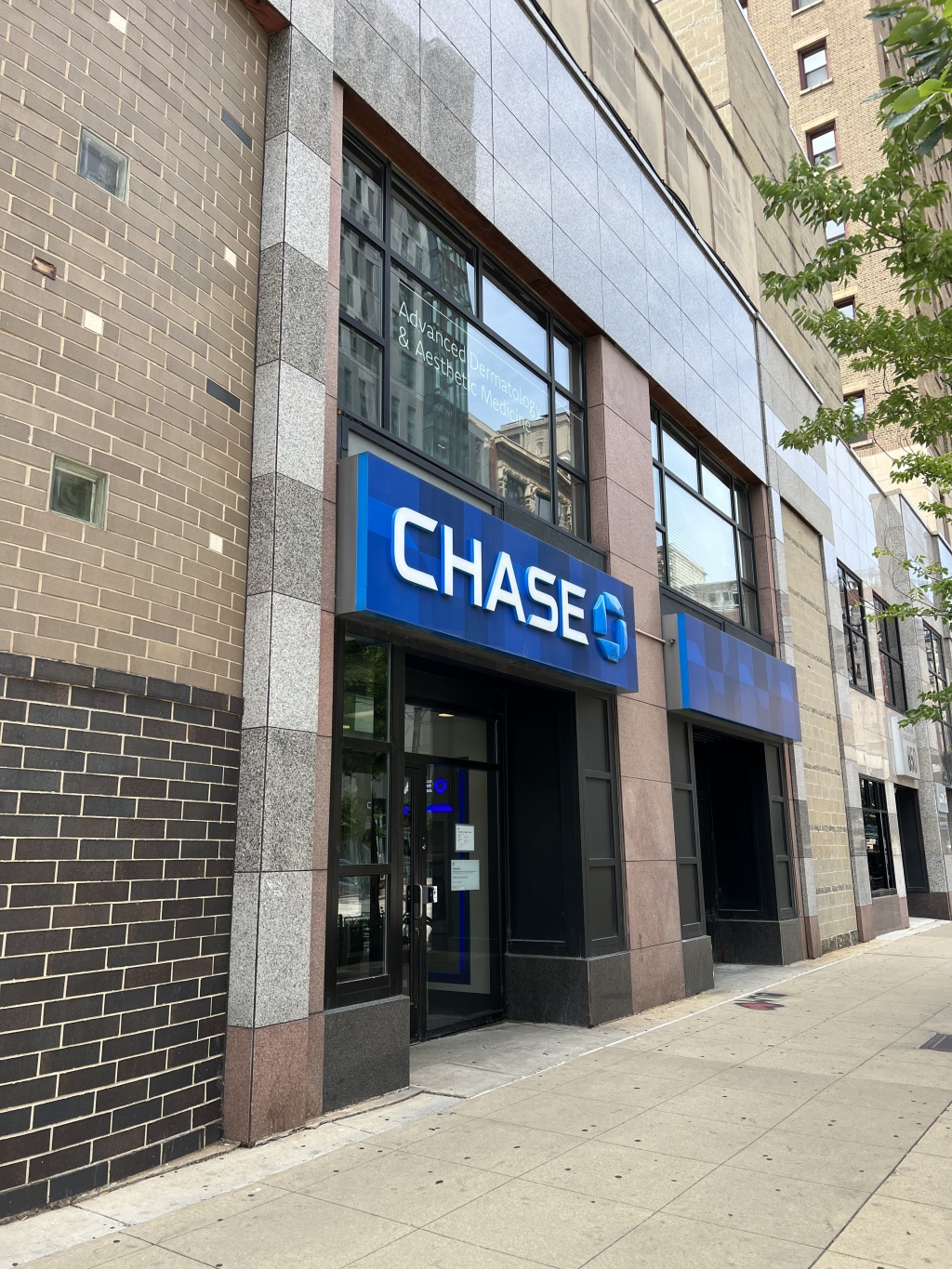 Chase Bank at 850 S Wabash is closing.